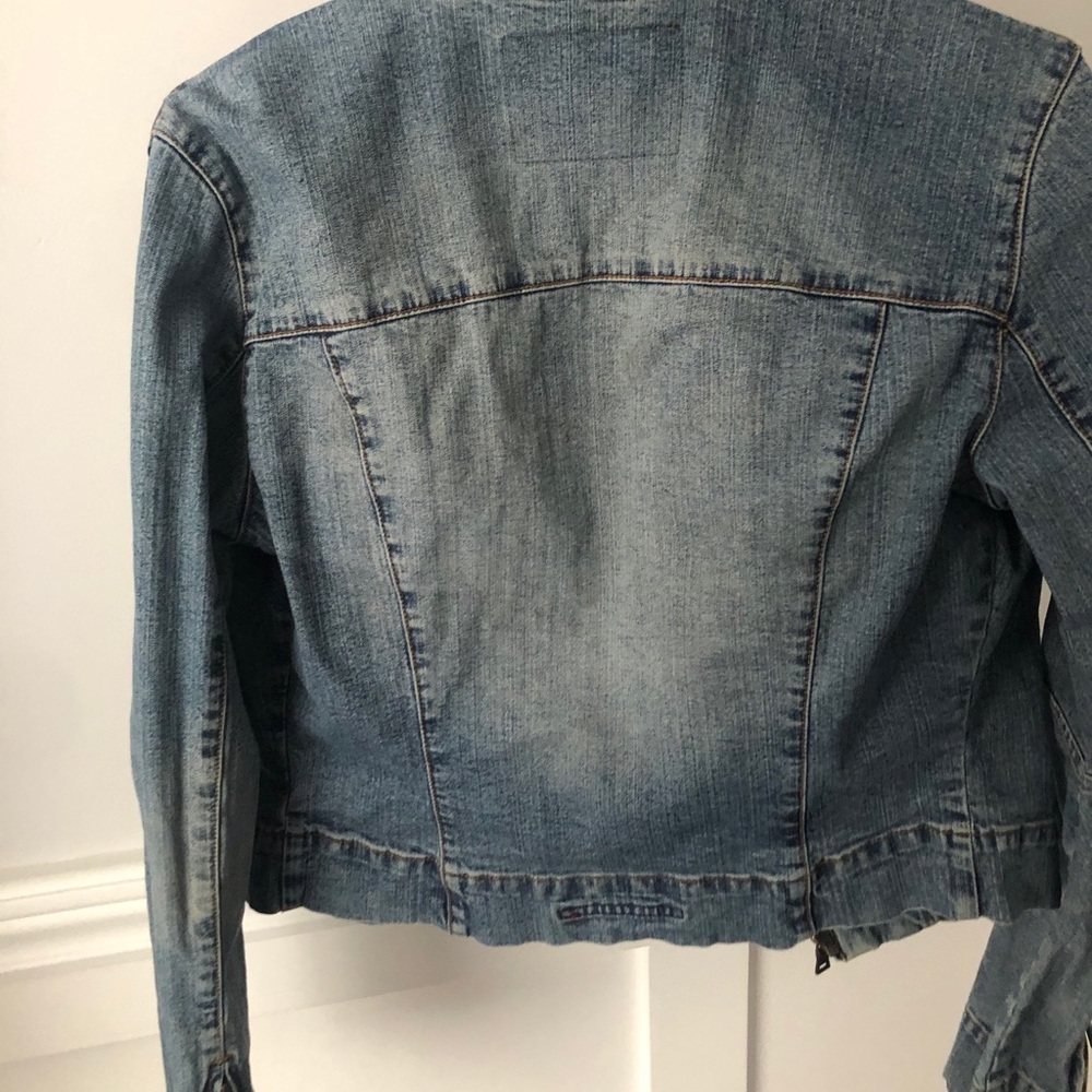 Guess stretch denim jacket in size small - Picture 2 of 4